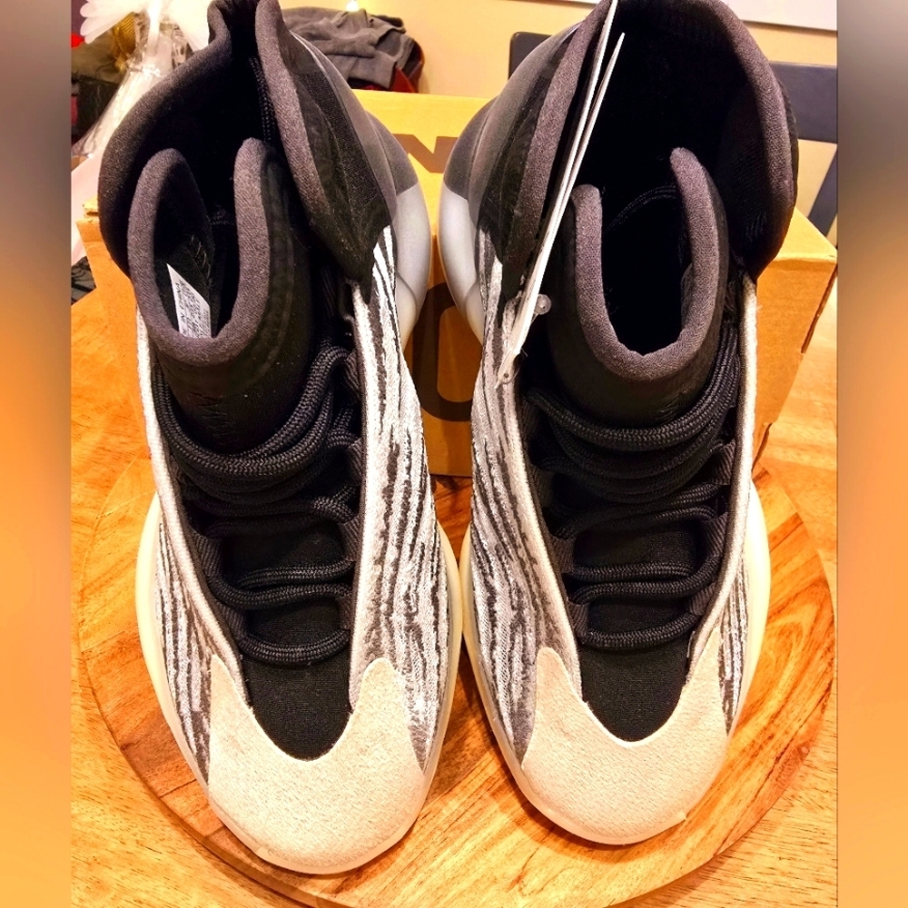 ADIDAS ♡YEEZY♡ QNTM
